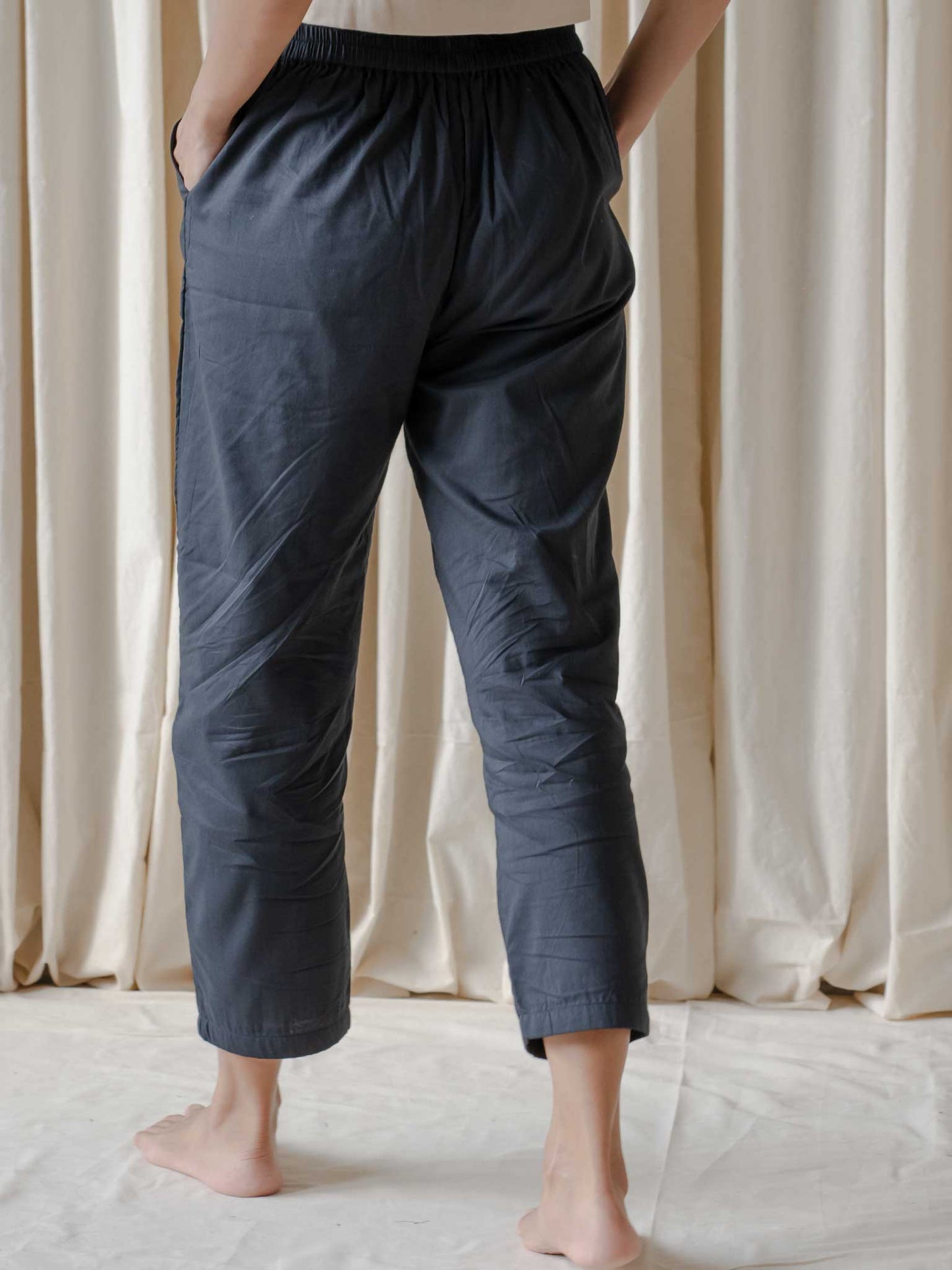Margaret Black Solid Narrow trousers
